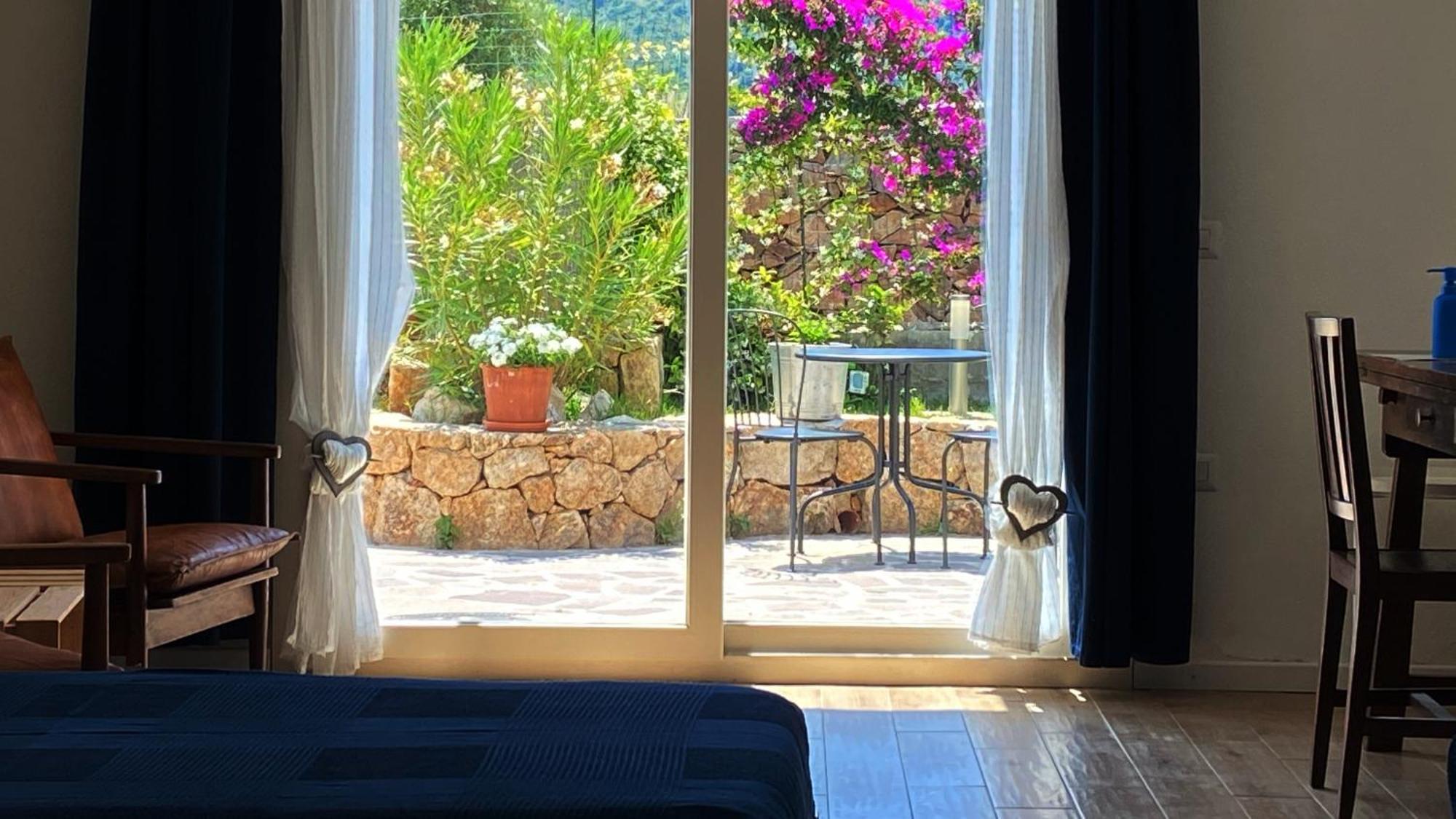 La Pecora Nera B&B Budoni Bagian luar foto